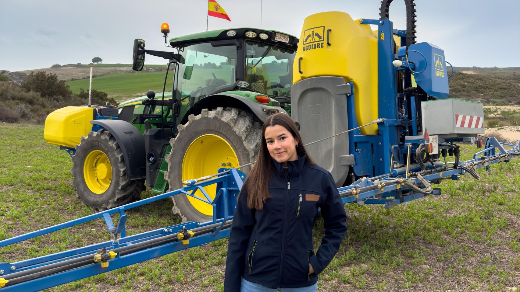 Pilar, joven agricultora de 23 años: "Trabajar en el campo no está reñido con ser mujer, femenina o tener una carrera"