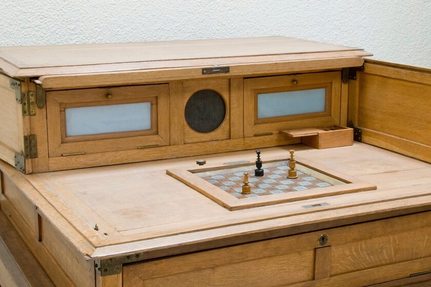 En 1912, un español llamado Leonardo Torres Quevedo inventó el primer "juego de ordenador" de la historia: El Ajedrecista