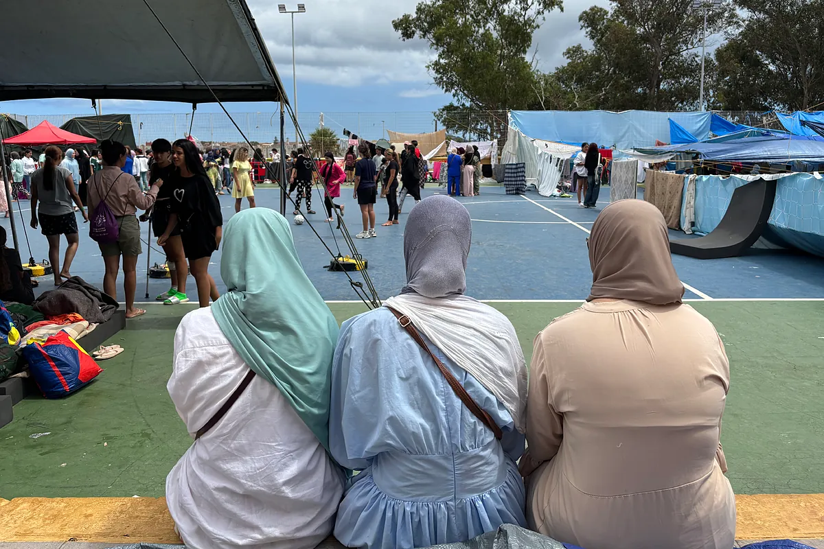 Miles de migrantes siguen en las calles de Ceuta tres semanas después de la entrada masiva