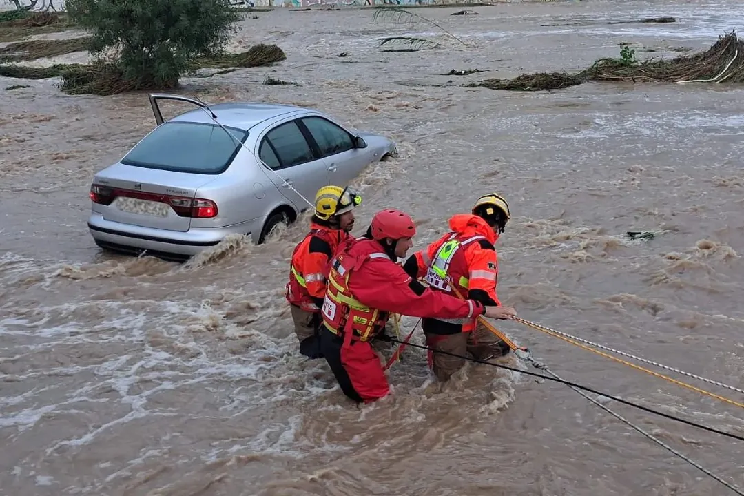 Las lluvias torrenciales inundan las calles de Tarragona y dejan once heridos