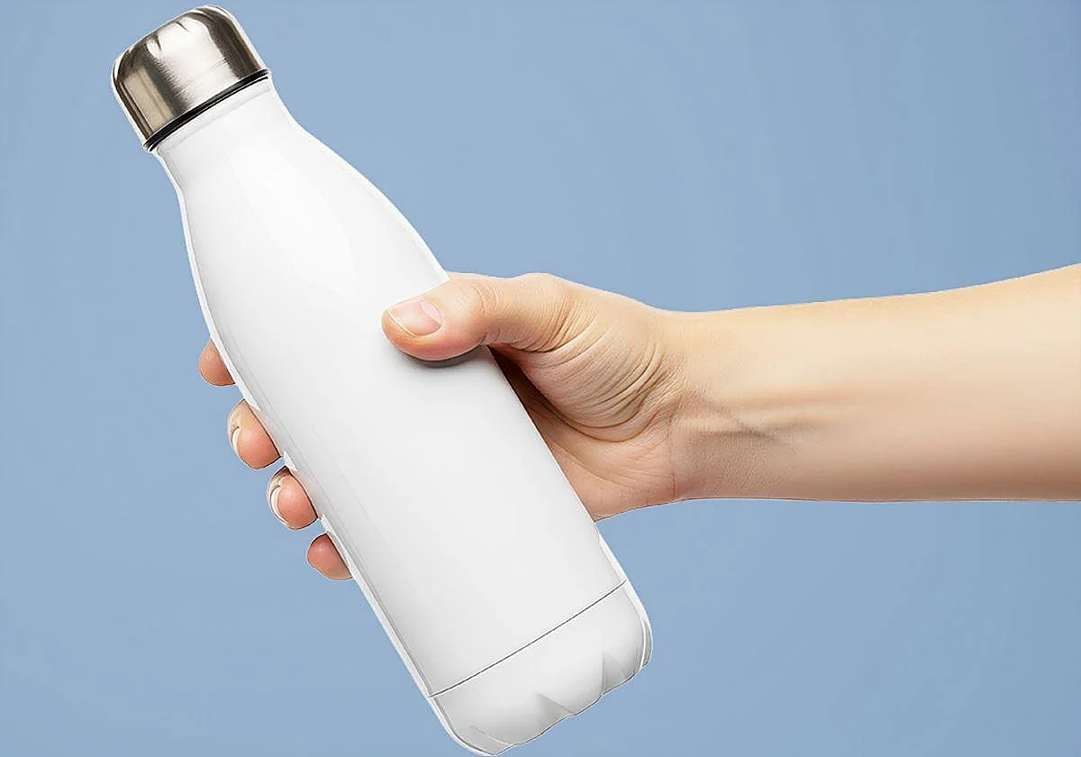 Qué pasa si no lavas bien la botella reutilizable que llevas a la playa y al gym