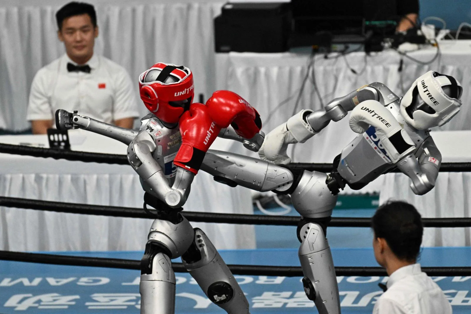Los robots y una evolución que asusta: los vídeos de las Olimpiadas para humanoides en China