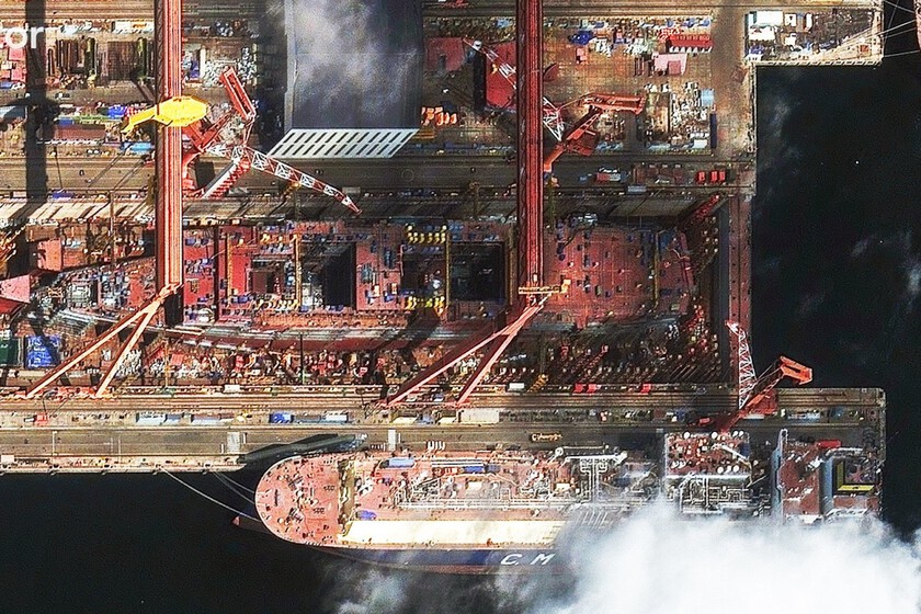 Una criatura marina está tomando forma en un puerto: mide 320 metros y sitúa a China en la liga más peligrosa del planeta