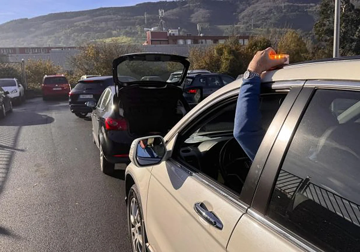 La DGT la lía: retira cuatro modelos de balizas V-16 a días de ser obligatorias