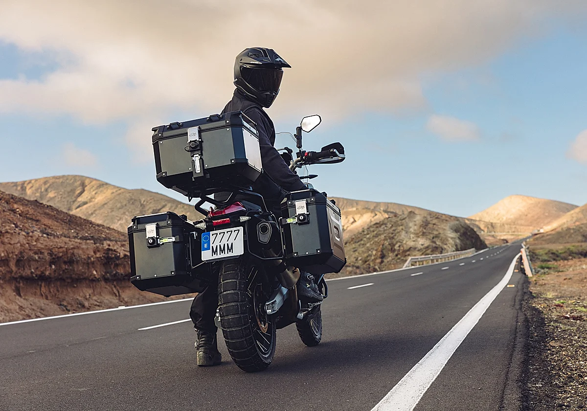 Equipar la moto para viajar: soluciones para llevarlo todo