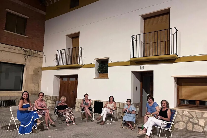 Un pueblo de Zaragoza organizó el plan más sencillo del mundo, "salir a la fresca". Han batido algo más que un récord