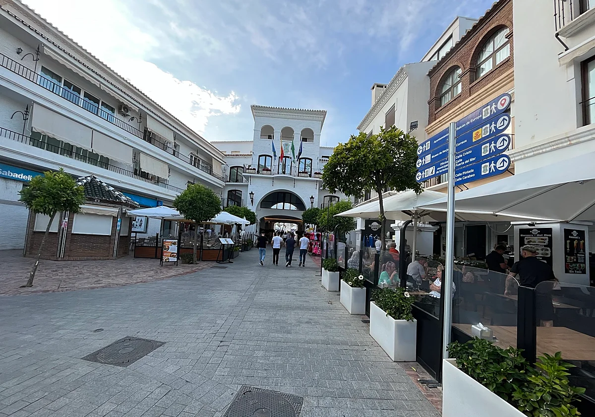 Tres empresas optan al contrato para privatizar la limpieza de Nerja: 66 millones en diez años