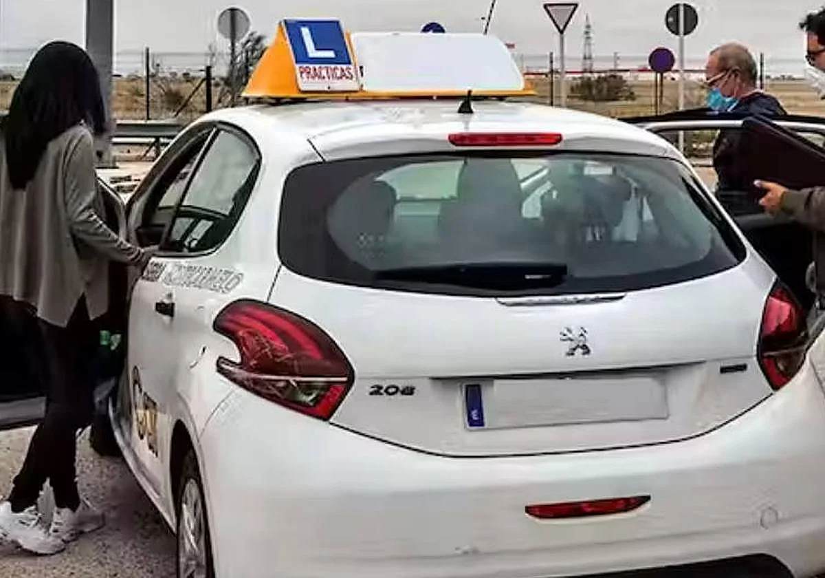 El carné de coche automático también servirá para conducir manuales: bastará un curso extra de 7 horas