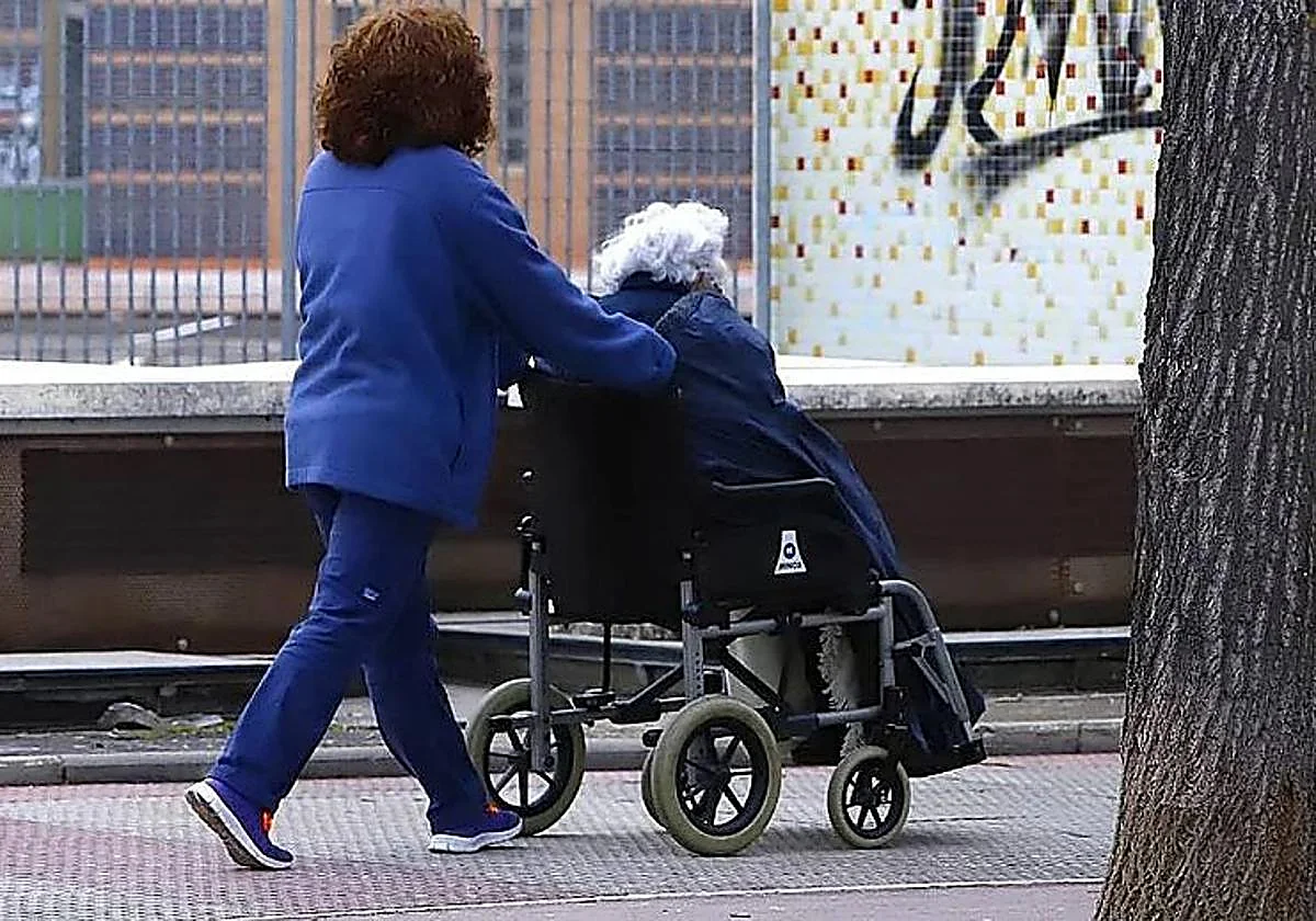 Una mujer se enfrenta a dos años de cárcel por estafar a su vecina de 82 años