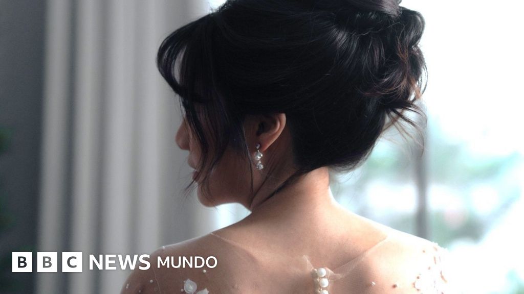 Los hombres solitarios chinos que son engañados con novias falsas por agencias matrimoniales