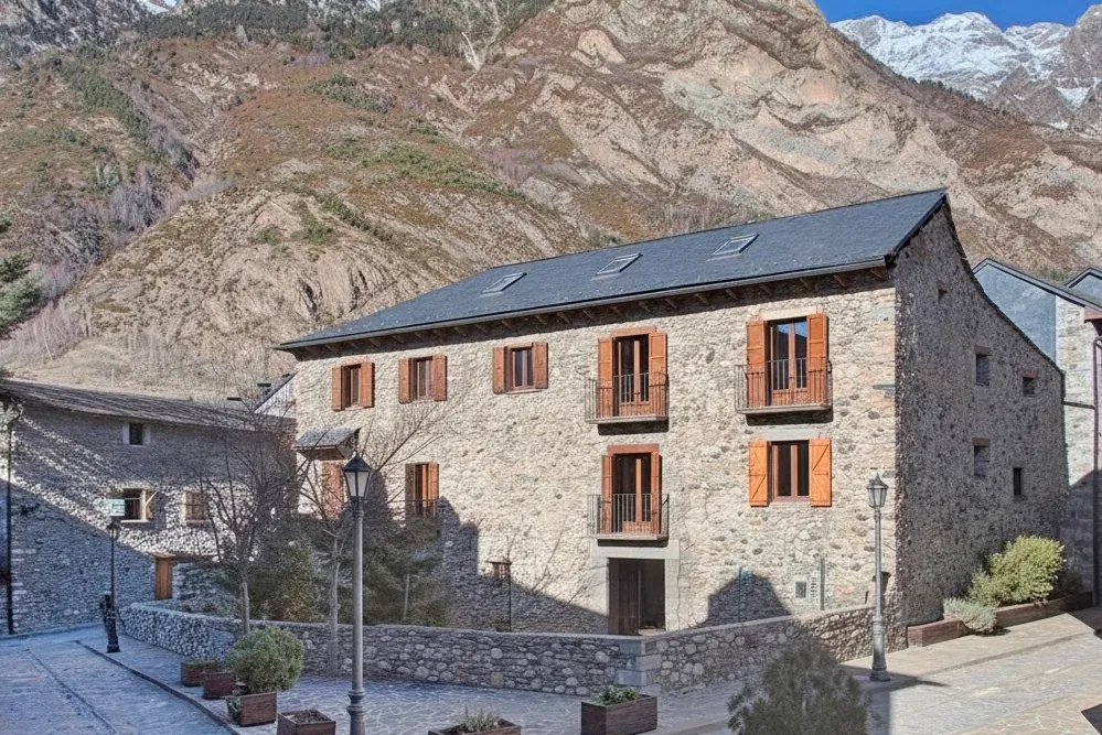 Reental compra un palacio en el Pirineo aragonés para apartamentos de lujo
