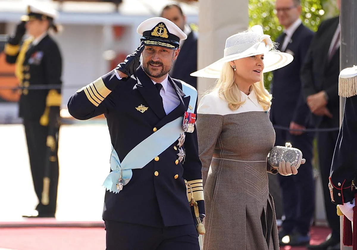 Las bodas de plata de Haakon y Mette-Marit, eclipsadas por la salud del rey Harald
