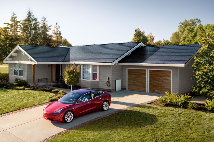 Tesla entierra su Solar Roof casi diez años después: las promesas de sus revolucionarias tejas solares que “no salen rentables”