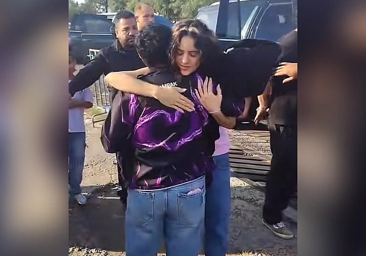 Rosalía sorprende con 1.000 euros a un fan que vendía merchandising suyo para cumplir un sueño