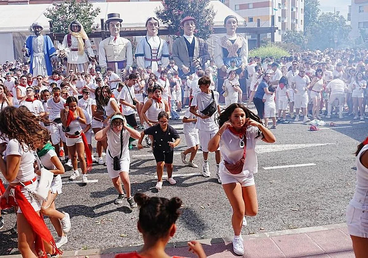 Al menos 31 heridos, tres de ellos graves, al explotar varios cohetes entre la multitud en el chupinazo de Noáin, Navarra