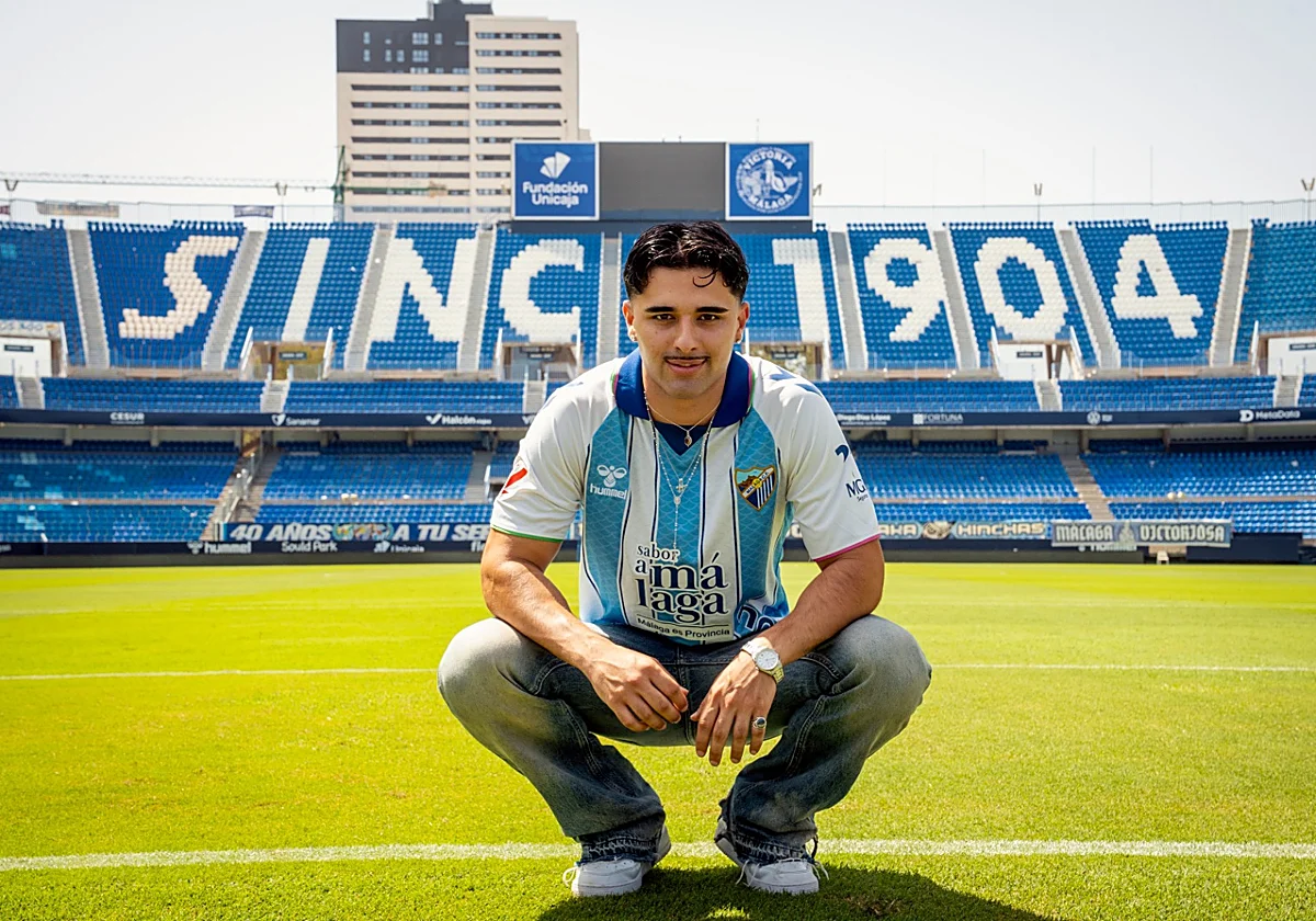 Julio Benavente, el artista que soñaba con ser futbolista, se rinde al Málaga en su nueva canción