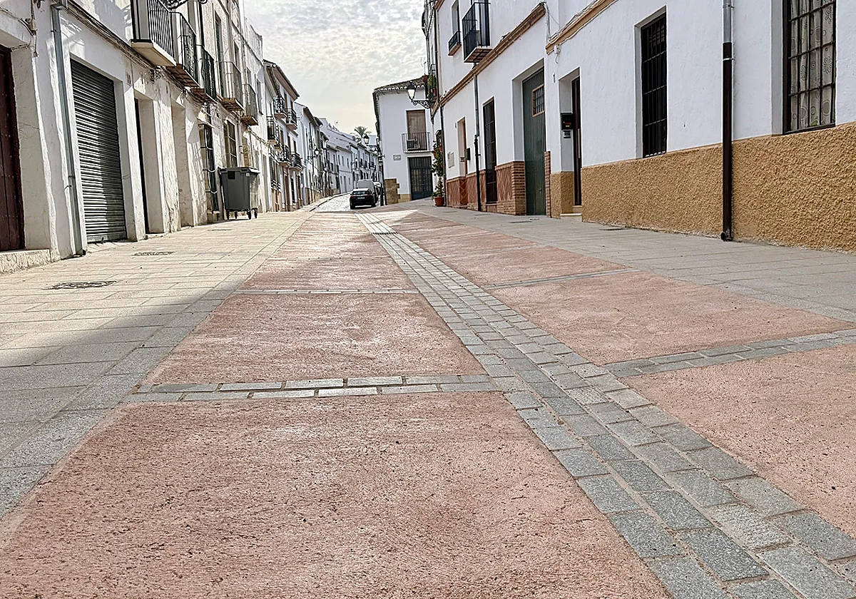 Calle Pasillas vuelve a abrirse paso en Antequera tras seis meses de obras