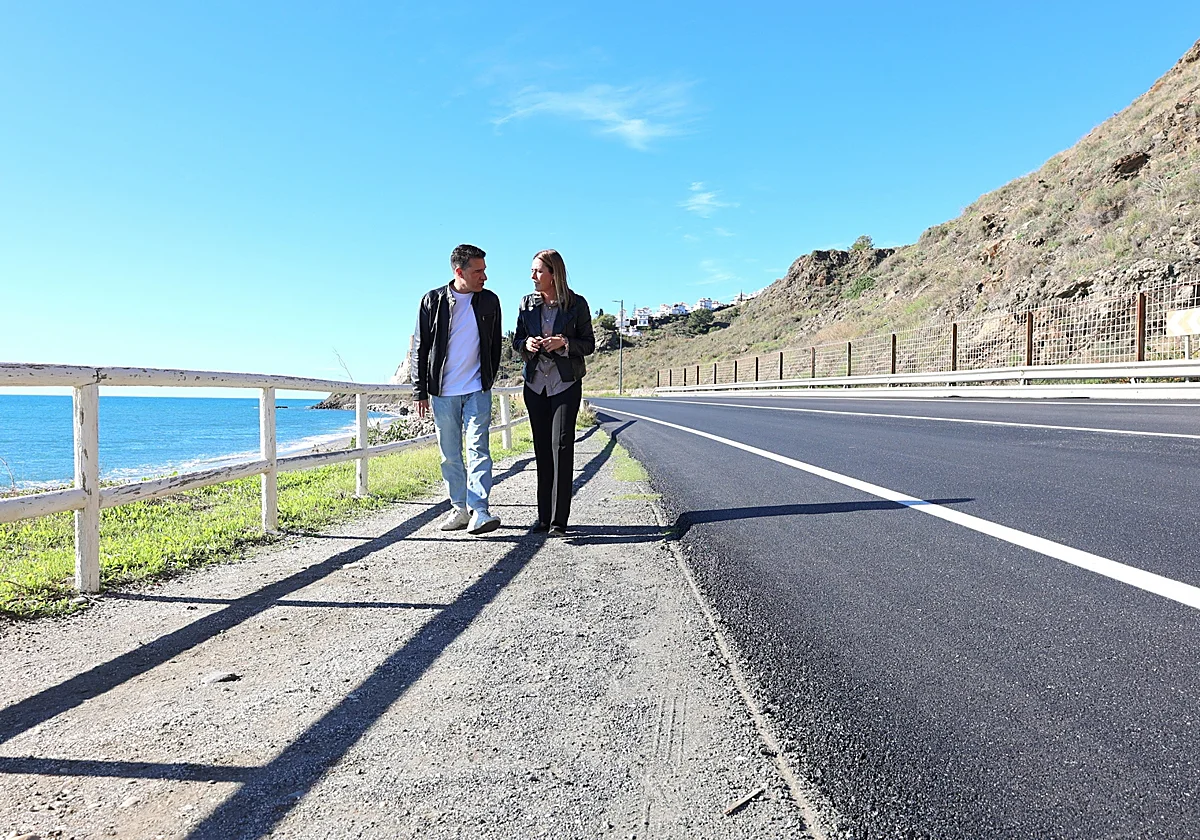 Torrox destina un millón de euros a asfaltar calles y crear dos nuevos aparcamientos