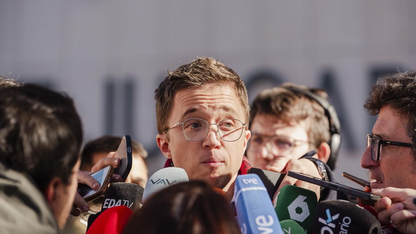 El juez archiva la querella que Errejón presentó contra Elisa Mouliaá por calumnias