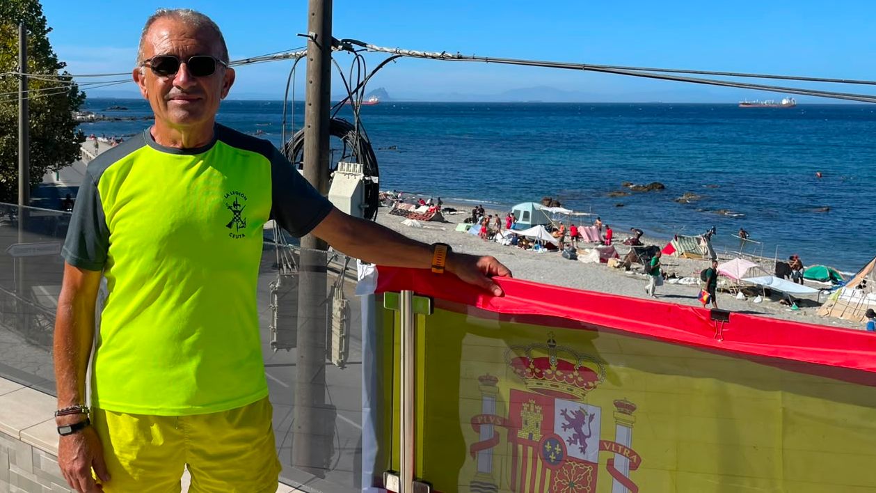 Jorge Rafael, el jubilado que defiende la nueva 'frontera' de Ceuta: concertinas y piedras para proteger su casa en la playa