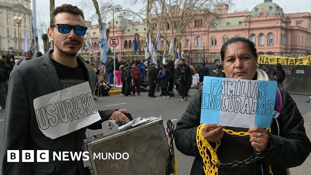 "Ya ni intentamos refinanciar la deuda porque es impagable": los millones de argentinos que se han convertido en morosos (y qué dice sobre la economía del país)