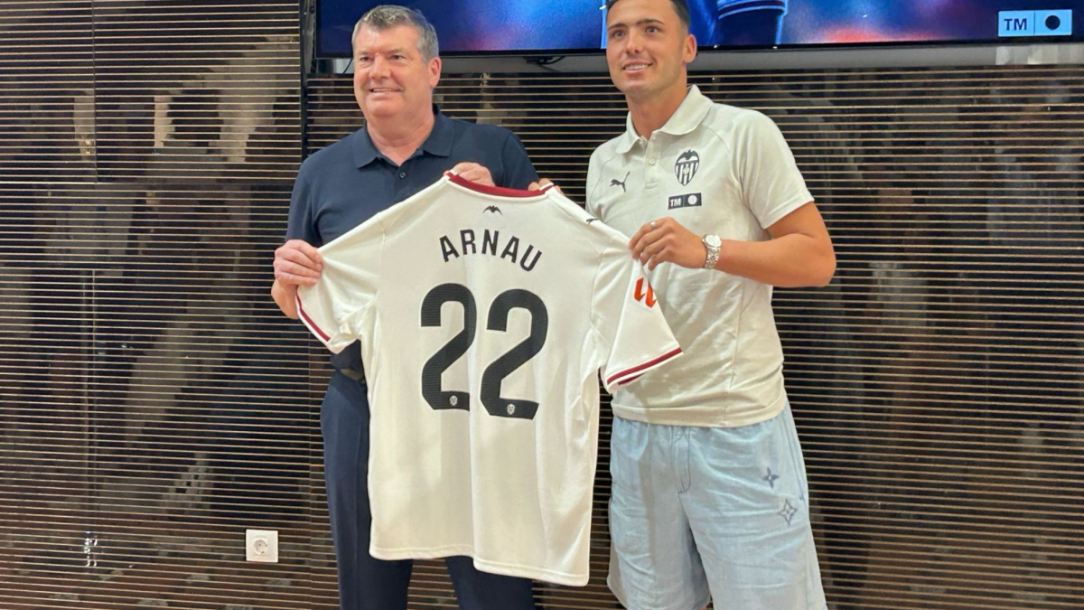 Arnau Martínez: “Solo he querido venir aquí, el Valencia ha hecho un gran esfuerzo”