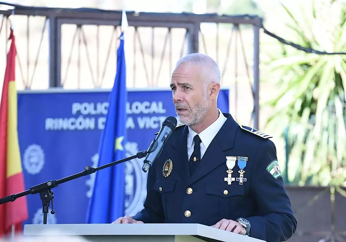 El jefe de la Policía de Rincón de la Victoria sobre el robo de cuatro pistolas reglamentarias: «Casi con absoluta seguridad, quien las ha sustraído forma parte de mi plantilla»