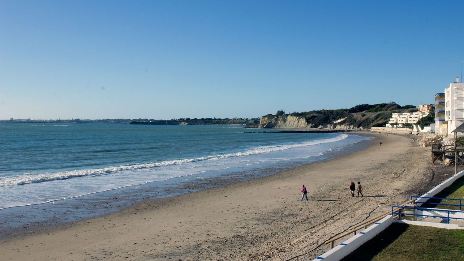Sanidad prohíbe el baño en cinco playas gaditanas por la alta concentración de bacterias de E.coli y enterococos