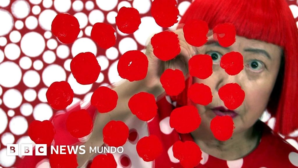 Las imágenes del hipnótico universo de puntos y espejos que creó la artista japonesa Yayoi Kusama