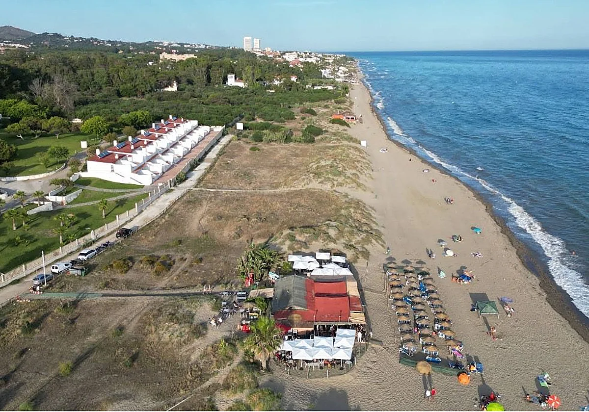 Marbella 'saca' de la playa un chiringuito y lo alquila por 52.000 euros anuales