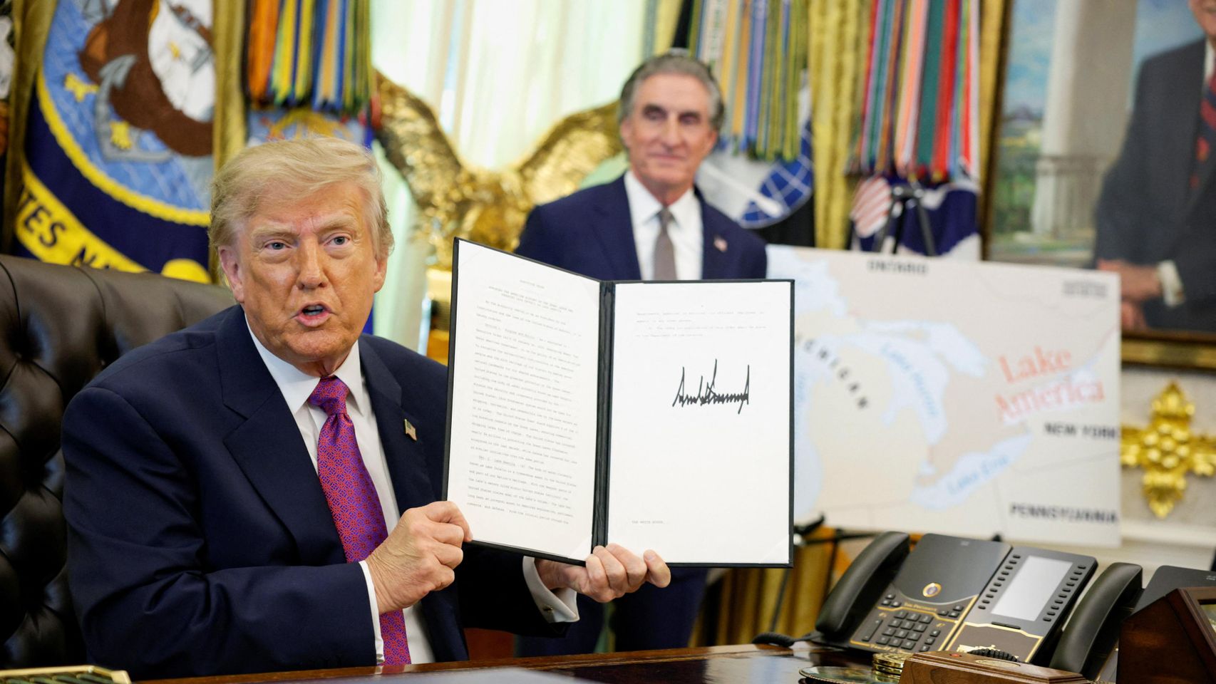Trump cambia el nombre del lago Ontario a 'lago América' y amenaza con renombrar los océanos Atlántico y Pacífico