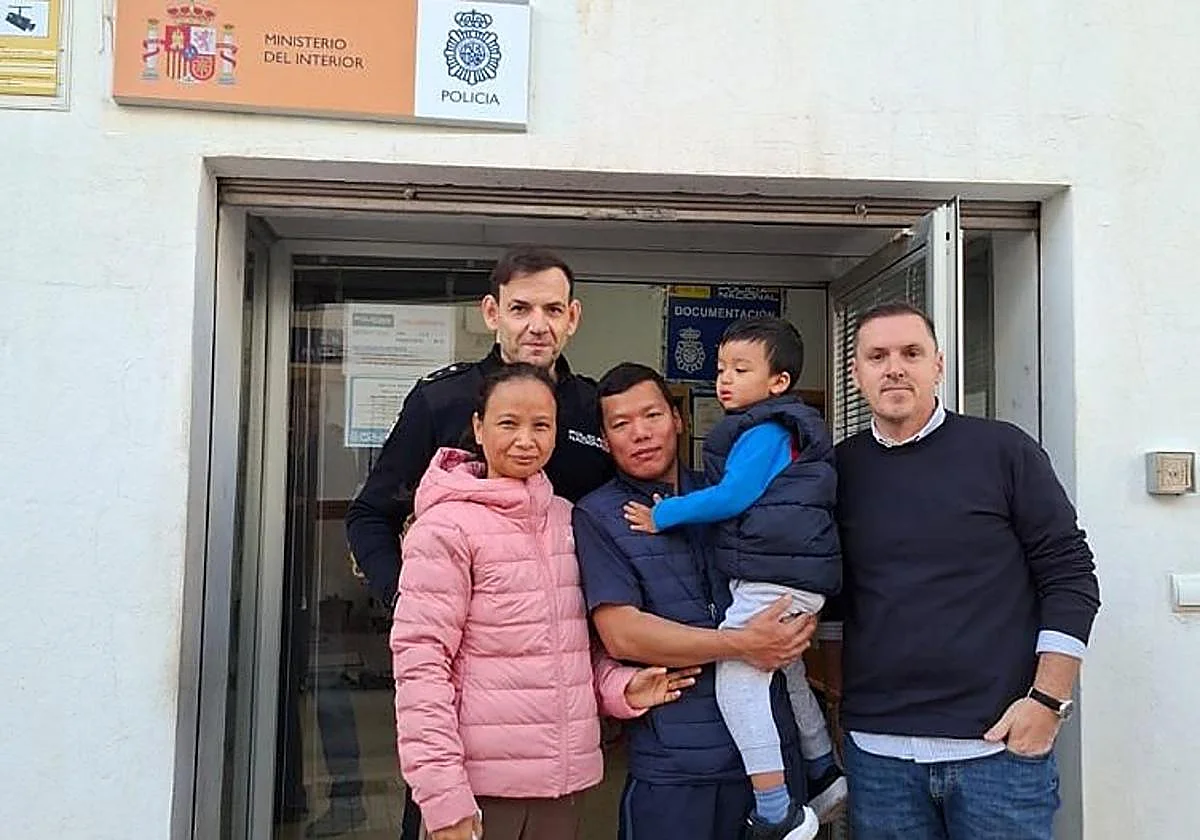 Heroic National Police officers save life of a two-year-old boy in Marbella