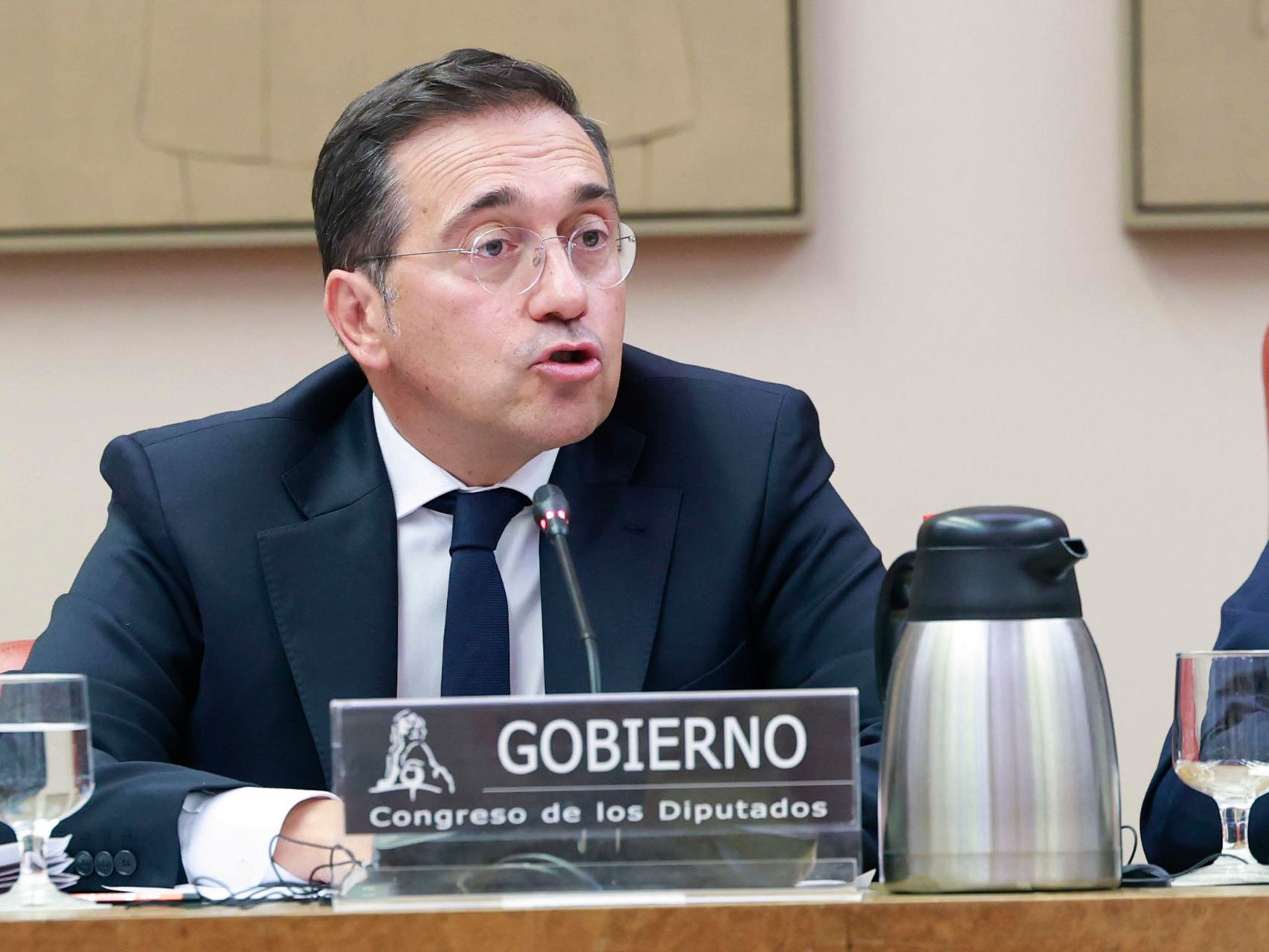 Albares achaca la invasión de Ceuta a "la guerra cognitiva en las redes de Elon Musk, Rusia y la internacional reaccionaria"