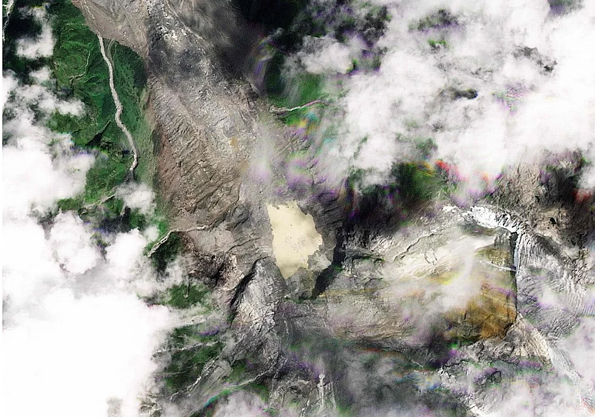 Localizan con vida a uno de los tres españoles desaparecidos por la riada de Nepal