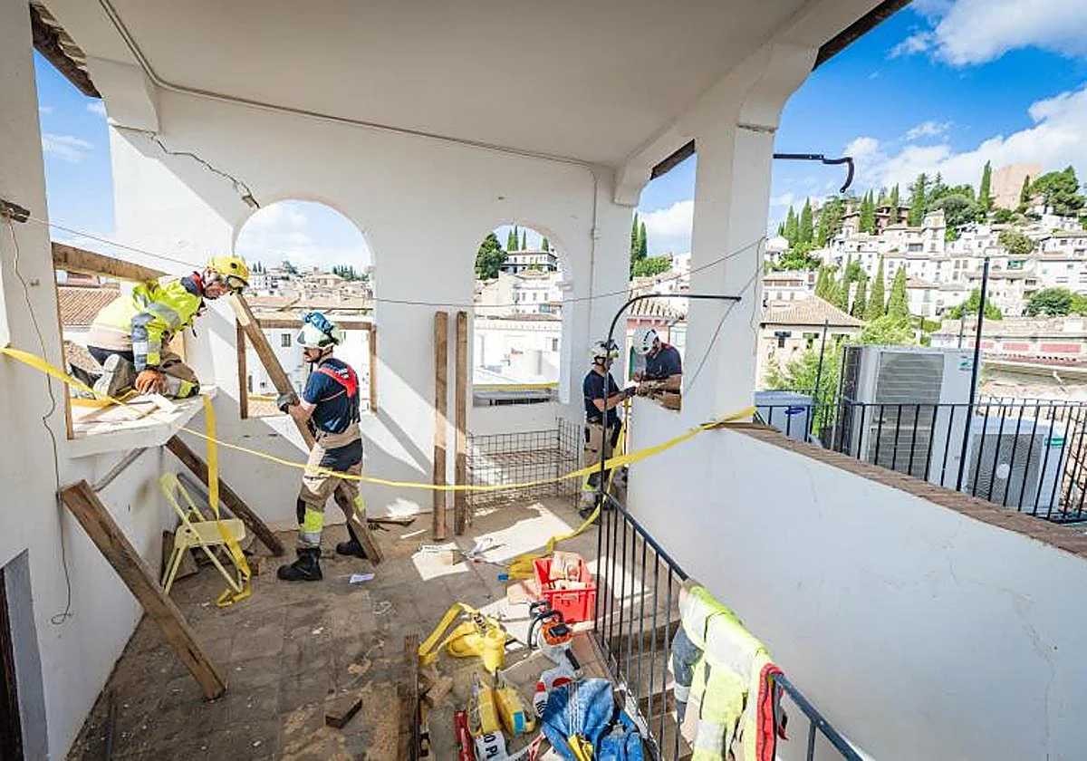 Ni el ascensor ni colocarse bajo el marco de una puerta: cómo se debe actuar ante un terremoto