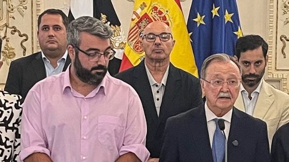 Melchor León: "Diputados del PSOE me dicen que Ferraz les amenaza para que no vayan a las marchas de apoyo a Ceuta"