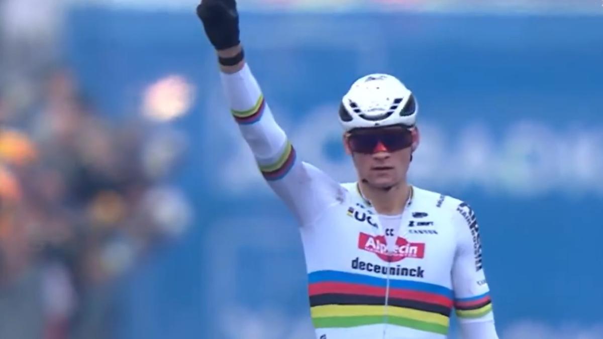 A Van del Poel casi le tira un aficionado... pero vuelve a doblegar a Van Aert