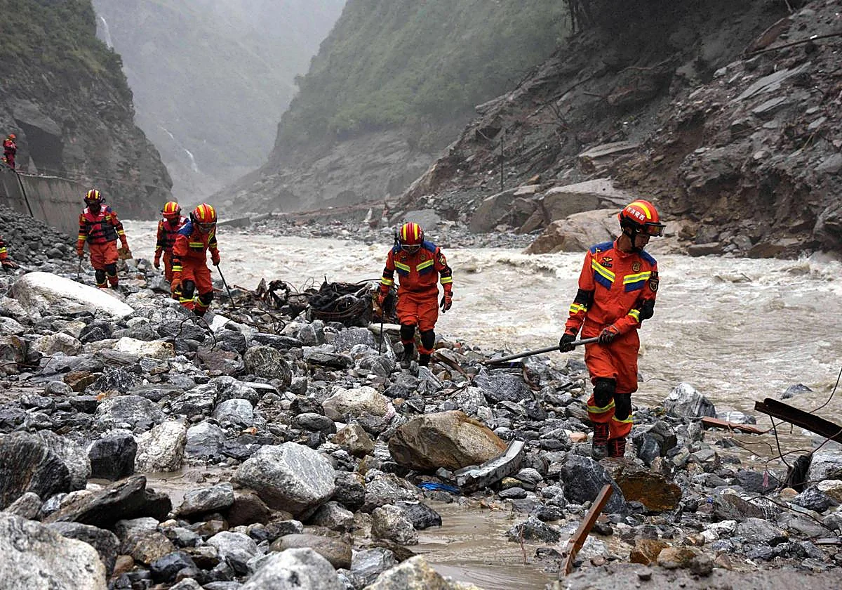 Localizan con vida a dos de los tres españoles desaparecidos en Nepal