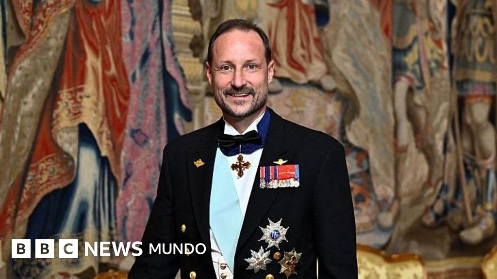 Quién es Haakon VIII, el nuevo rey de Noruega que asume la corona en tiempos turbulentos para la monarquía