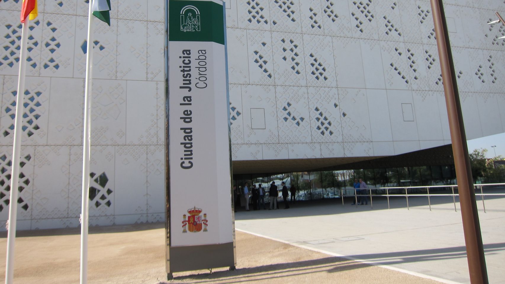 Fallece un hombre después de quemarse a la bonzo a las puertas de la Ciudad de la Justicia de Córdoba