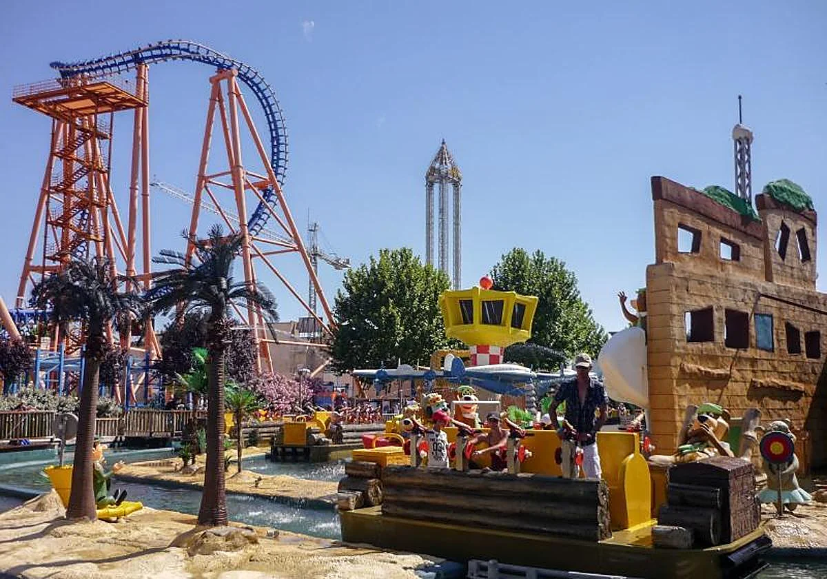Herido un hombre de 49 años potencialmente grave tras un accidente en una montaña rusa en el Parque Warner