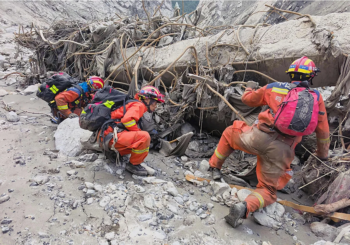 El lodo entierra en Nepal casi todas las esperanzas de hallar supervivientes