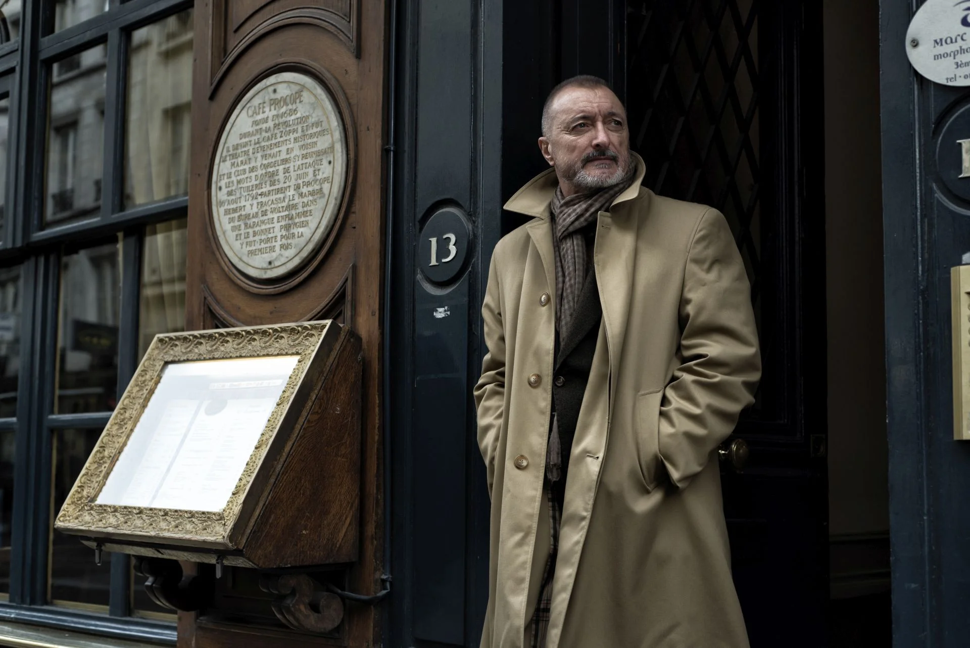 Pérez-Reverte se despide de los lectores de XLSemanal tras 33 años ininterrumpidos