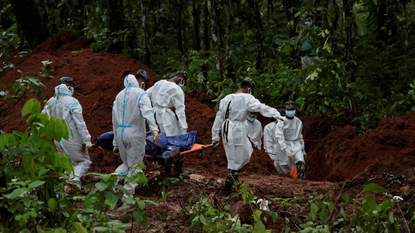 Aumentan a más de 800 los muertos a ambos lados de la frontera por la riada en Nepal que ha arrasado la zona