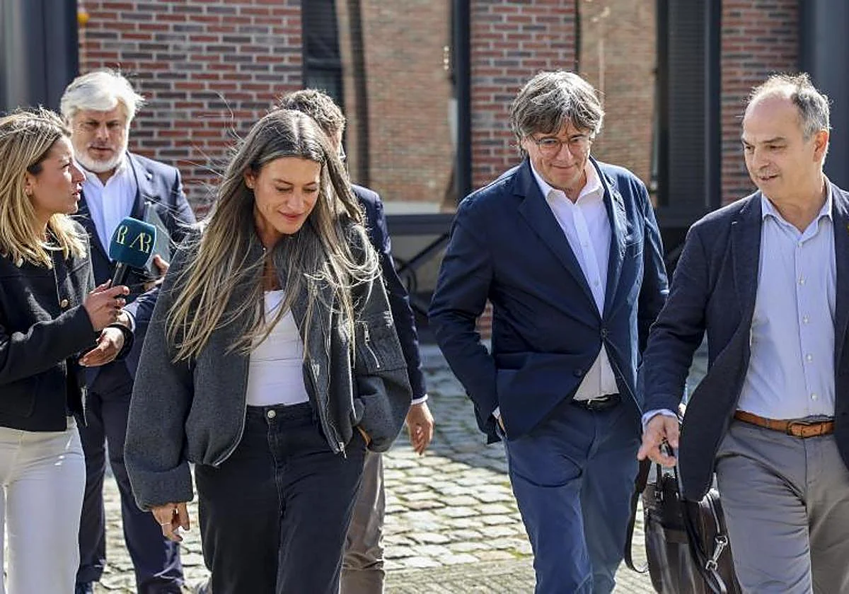 Junts busca protagonismo con migrantes y financiación a la espera de Puigdemont