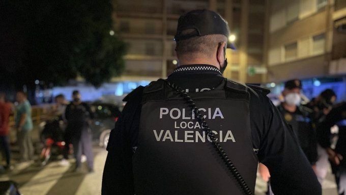 Detenido por violar a una joven en la playa de La Malvarrosa (Valencia) y agredir a uno de los policías que lo atrapó