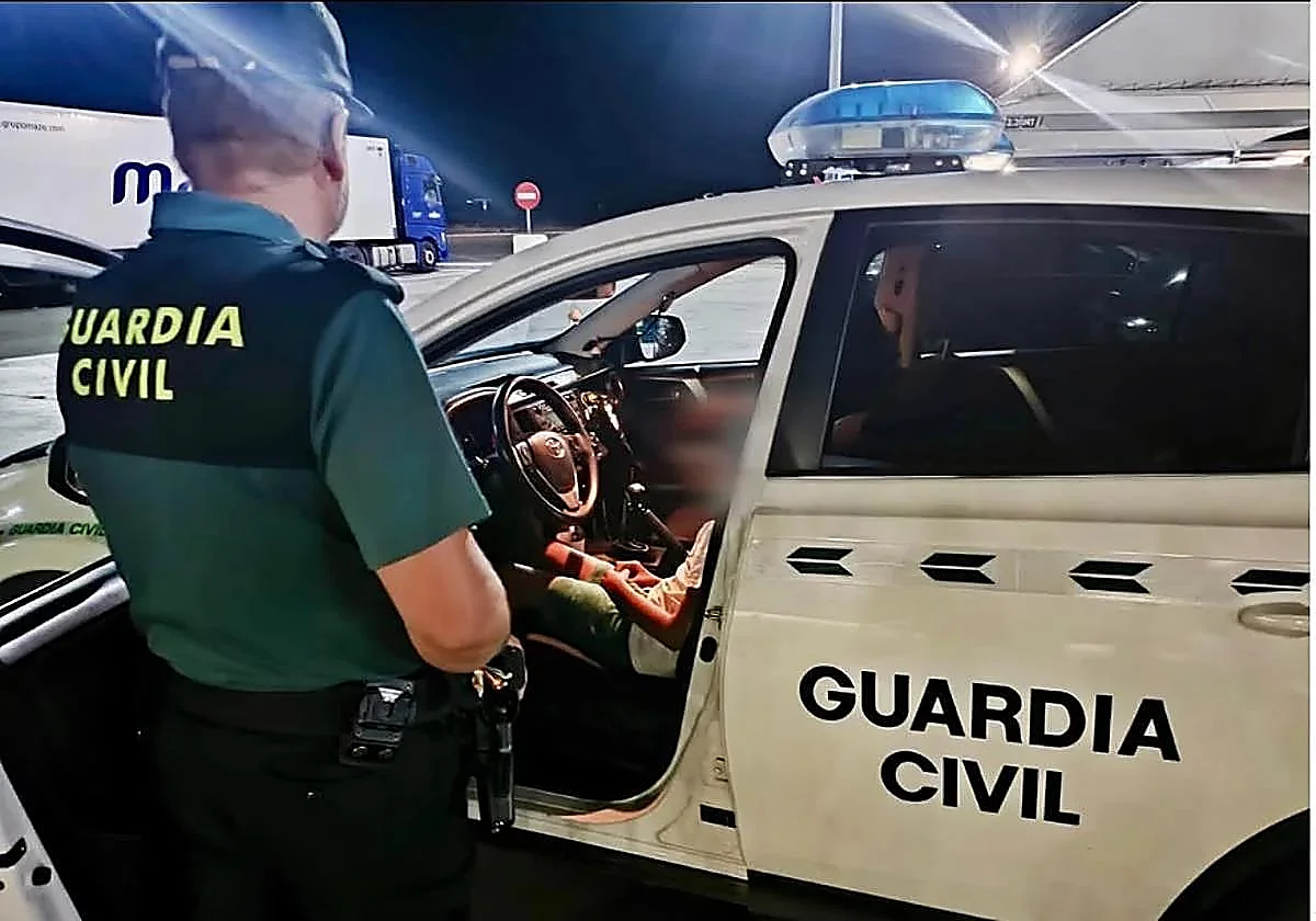 Un padre olvida a su hijo de 10 años en una gasolinera de Cáceres y continúa el viaje sin percatarse de su ausencia