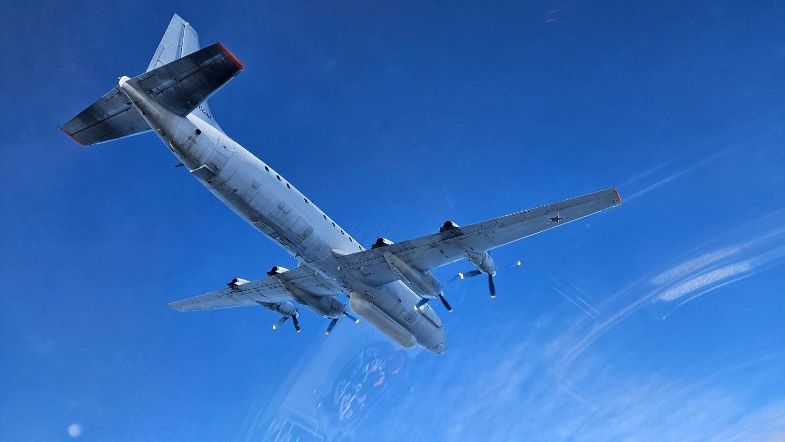 Cazas polacos vuelven a interceptar sobre el Báltico un avión espía ruso que no llegó a penetrar en su espacio aéreo