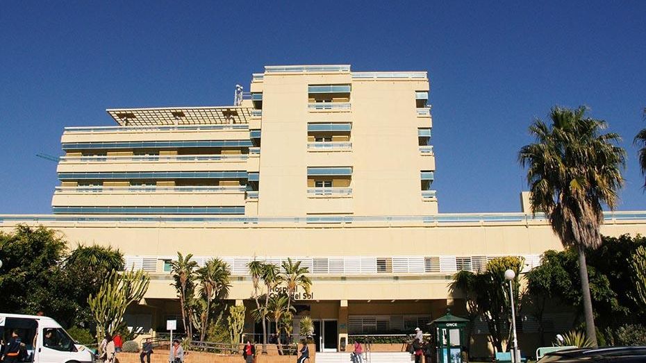 Dos trabajadores evacuados al hospital tras ser arrollados por un rulo de compactación en una obra de Casares