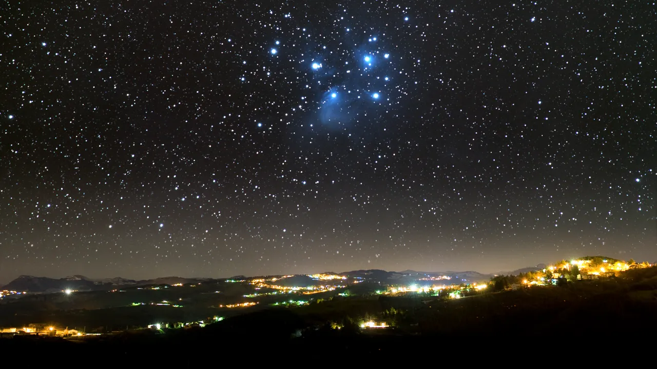 Una luna adiamantada y lluvias de estrellas en el calendario astronómico de septiembre de 2026